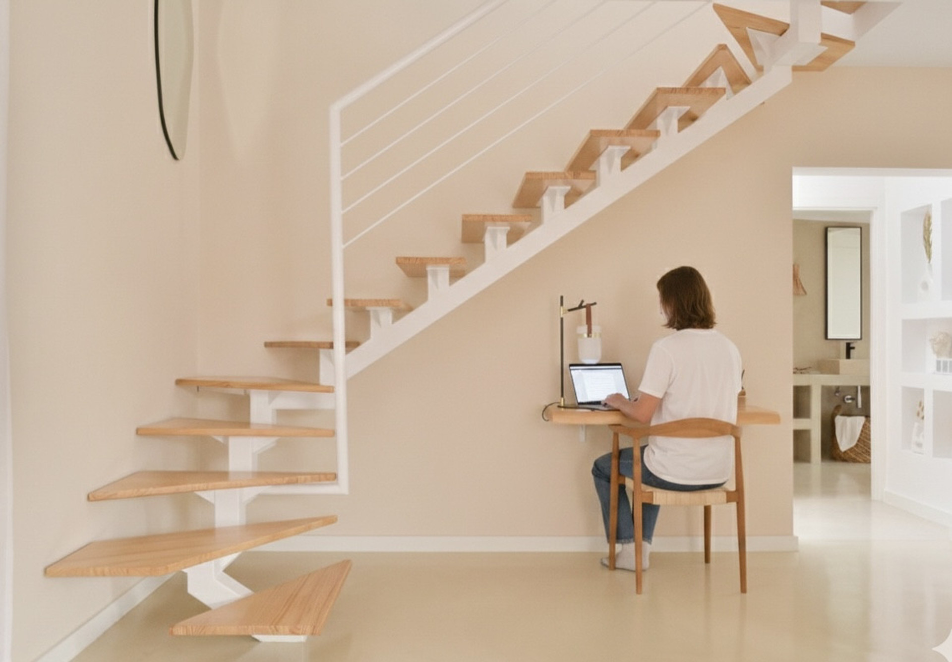 Productivity in paradise: high-speed fiber and a dedicated workspace bathed in natural light."