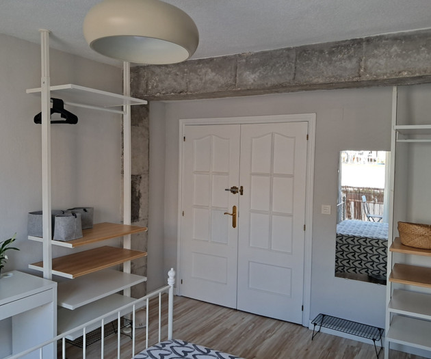 Sant Ferran Room - Very spacious, private balcony