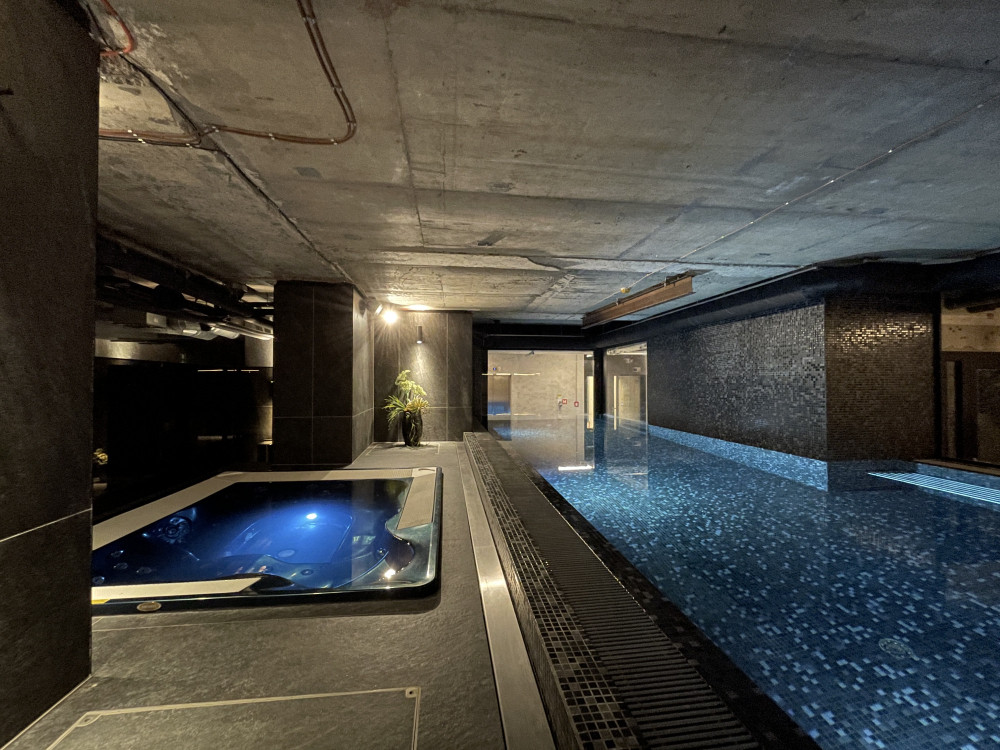 Luxury studio w/pool, sauna, jacuzzi, gym, balcony preview