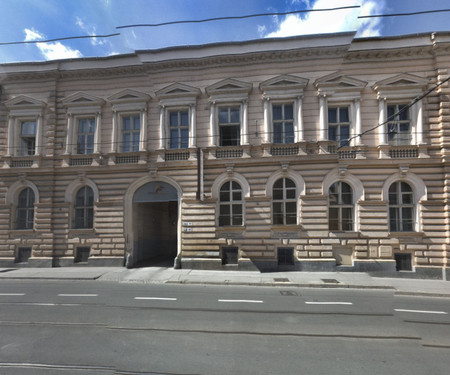 Apartment with a garage in the wide city centre 