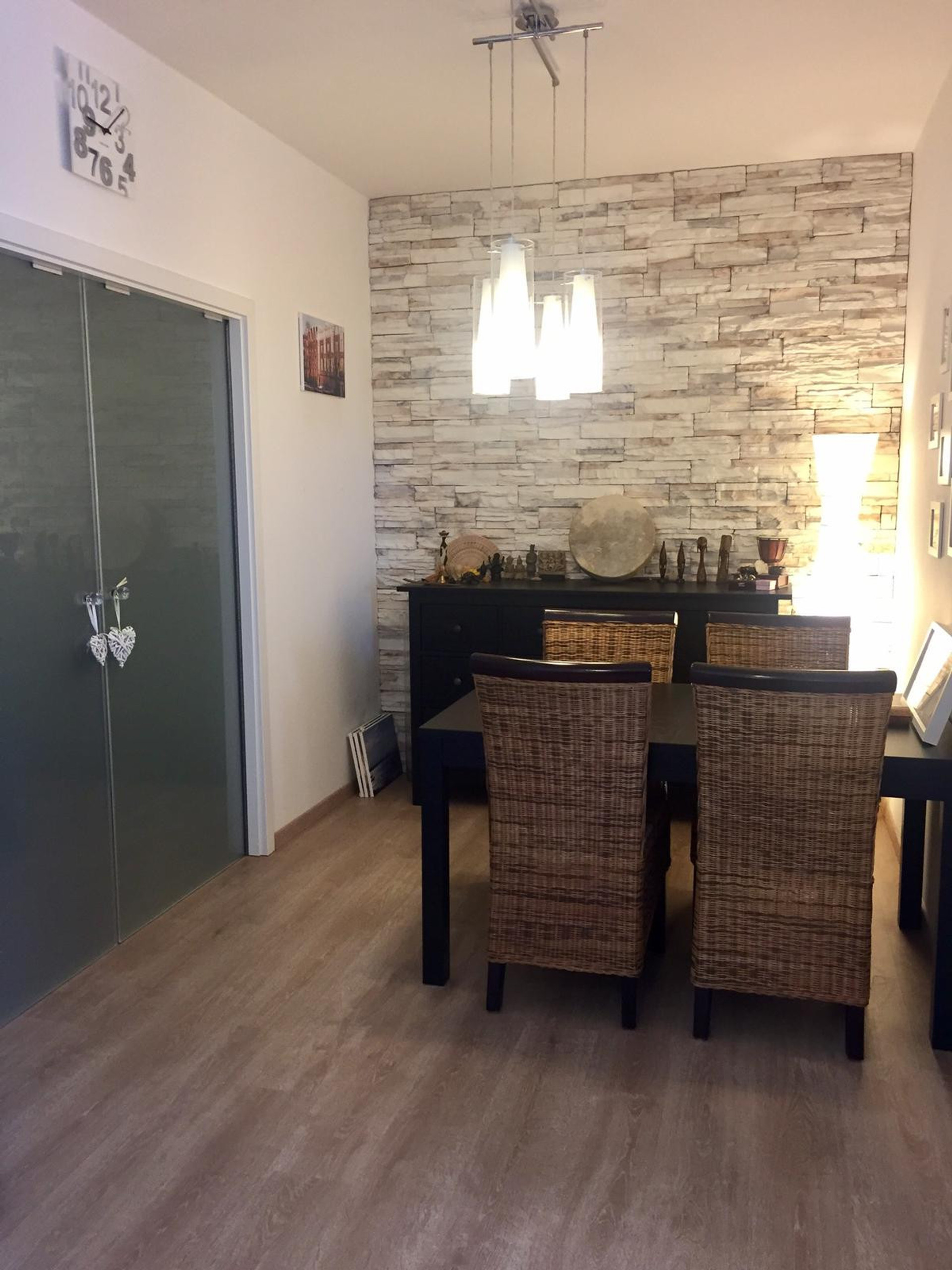 Dining area image 2
