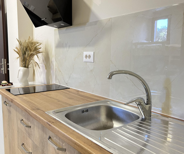 ECONOMY APARTMENT – 4 Min from the Beach!