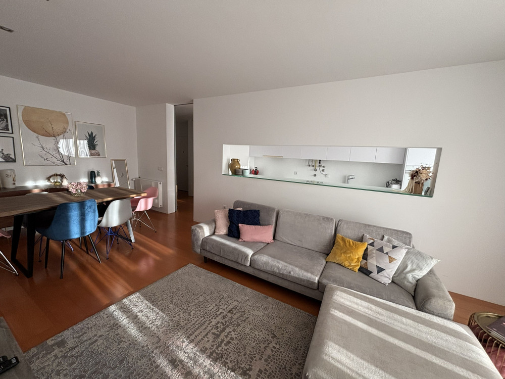 Bright & Spacious 2-Bedroom Apartment by the Sea | preview