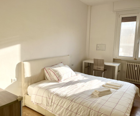 Queen-size bed Room in Milan Center(nearby subway)