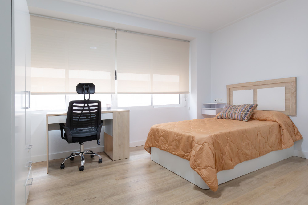 Room with private bathroom in the city center (2) preview