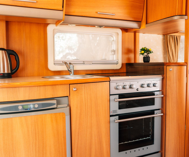 Compact kitchen with oven