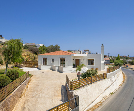 3-Bedroom Villa in Quiet Area 10' from Chania