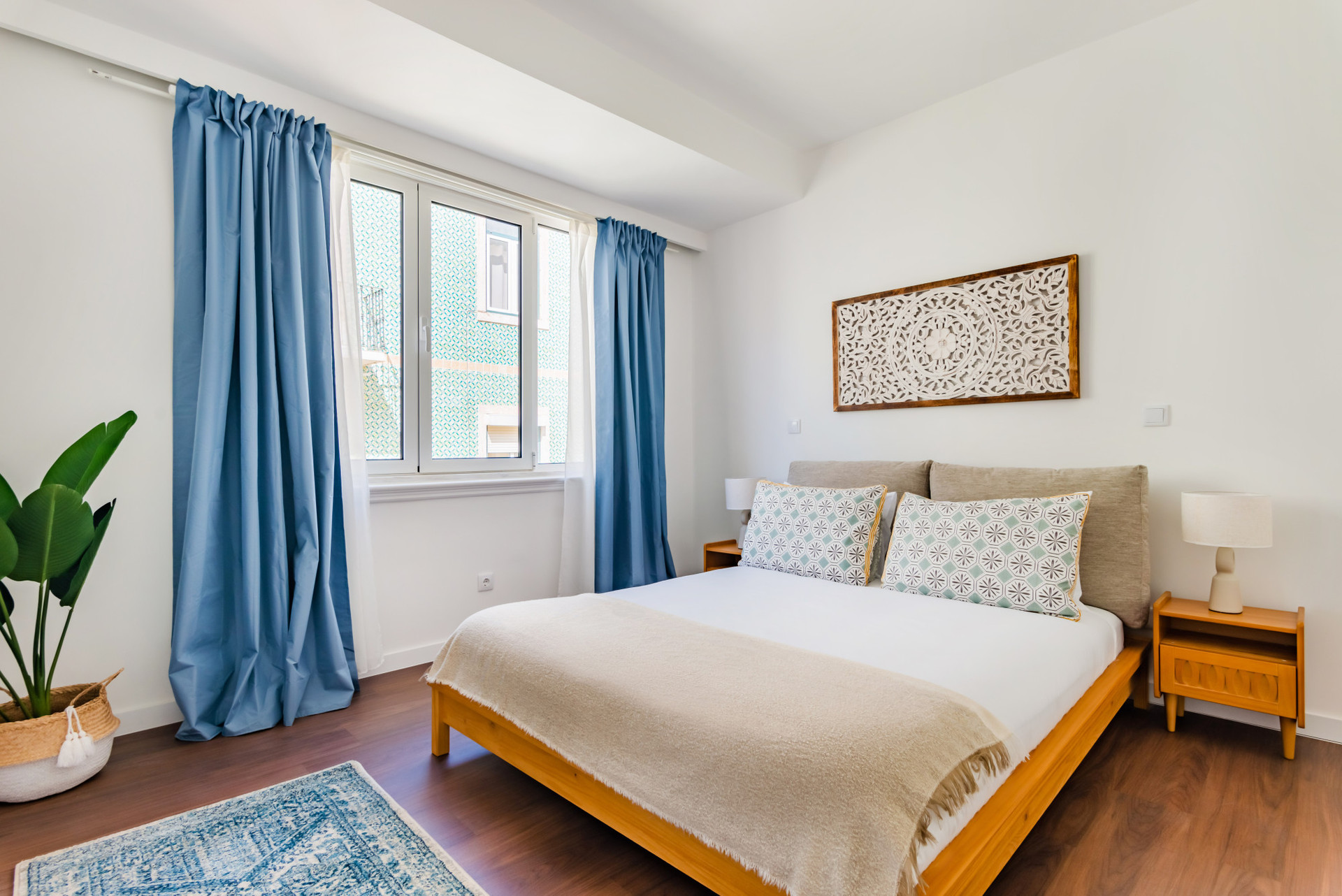 Bedroom with Double Bed, Air Conditioner and Walk-in Closet with Work Desk