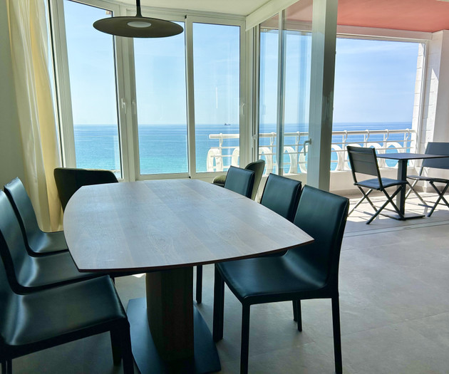 Modern, recently renovated. City and beach!