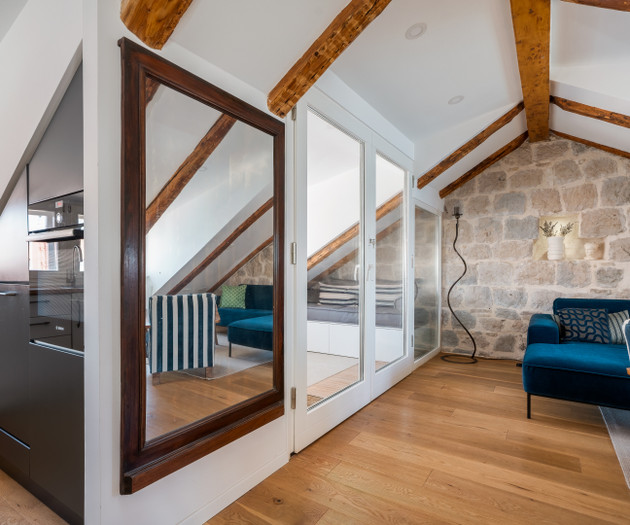 “Stylish 2 BR Retreat on Split’s Seaside Riva“