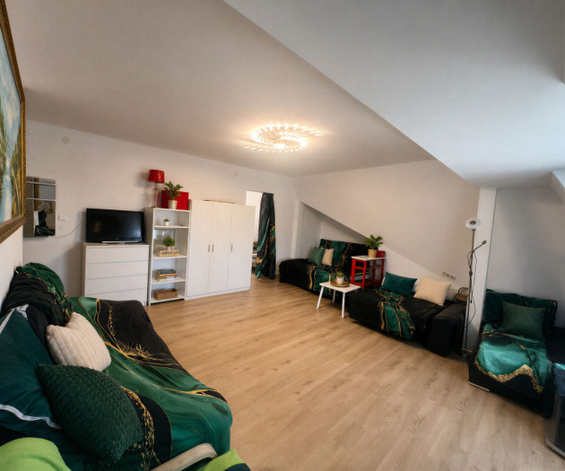 Flat next to the tourist center. Free P parking.