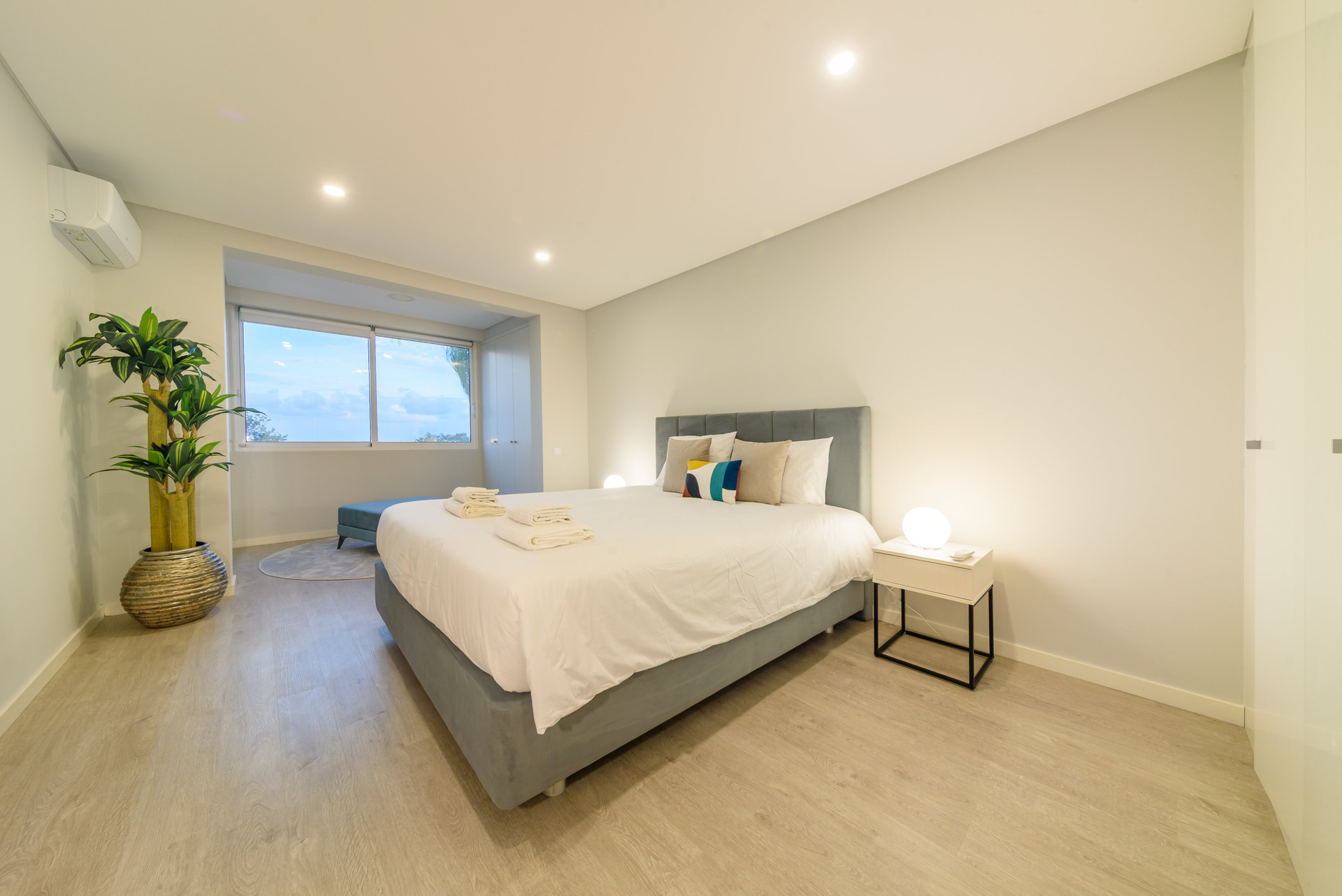 Spacious bedroom with garden view