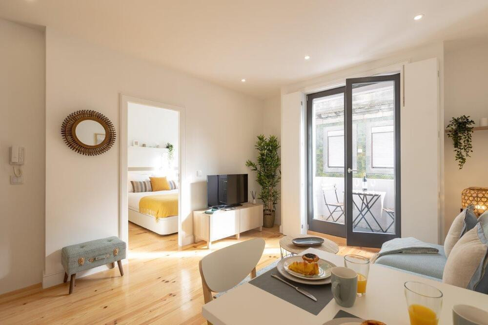 Sweet Flat 4Two in City Center w/ Balcony preview