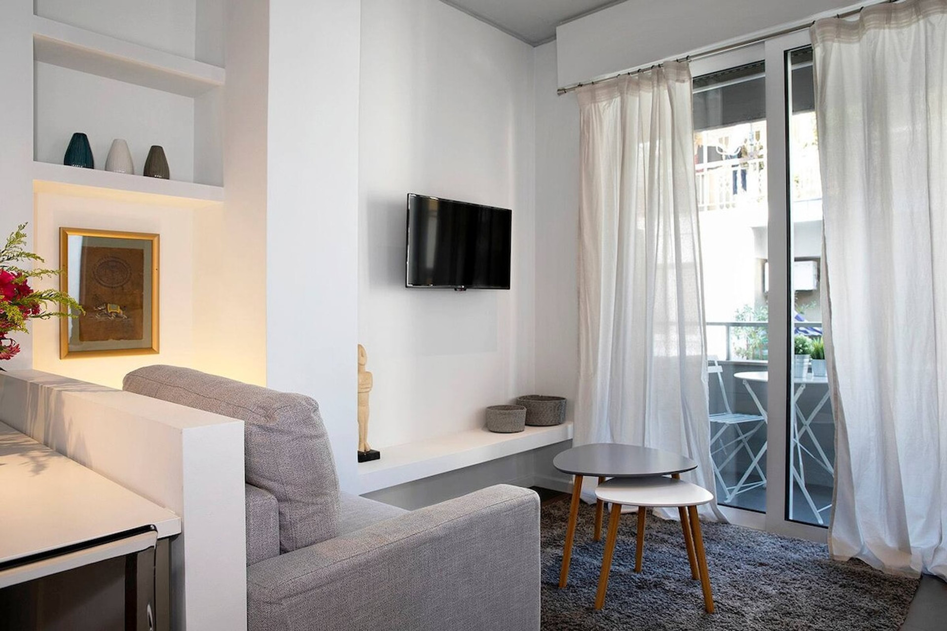Living area & balcony