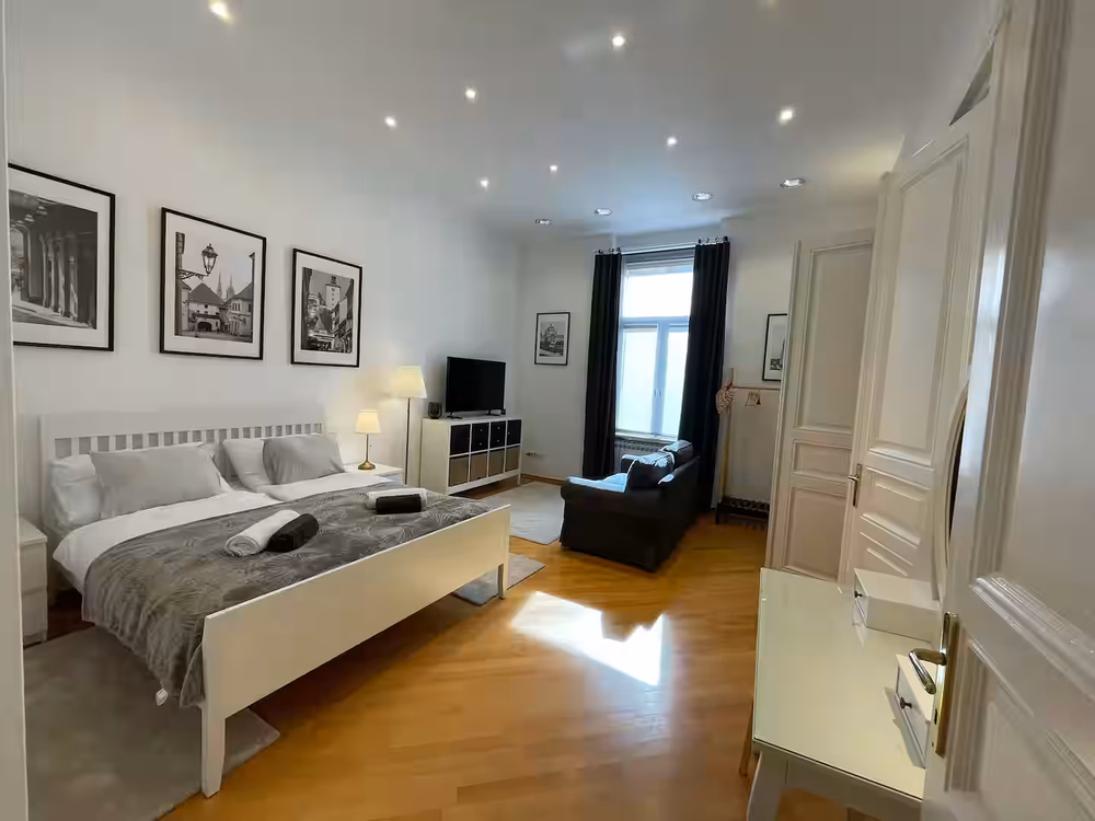 A beautiful, quiet apartment in the very center preview