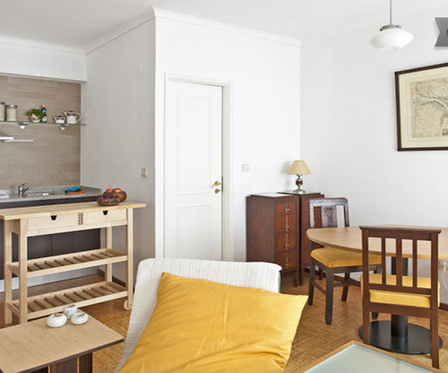 Quiet studio in Porto downtown with garage