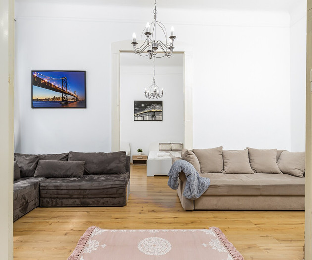 Extensive For Downtown Lovers!