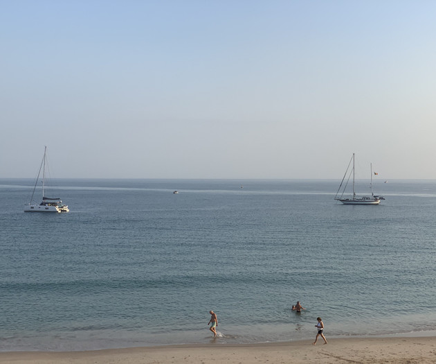 T2 Premium em Primeira Linha de Mar | Conforto & S