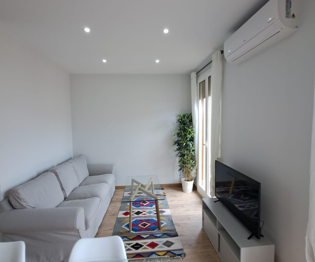 Apartment with Balcony in Gracia-Sant Gervasi