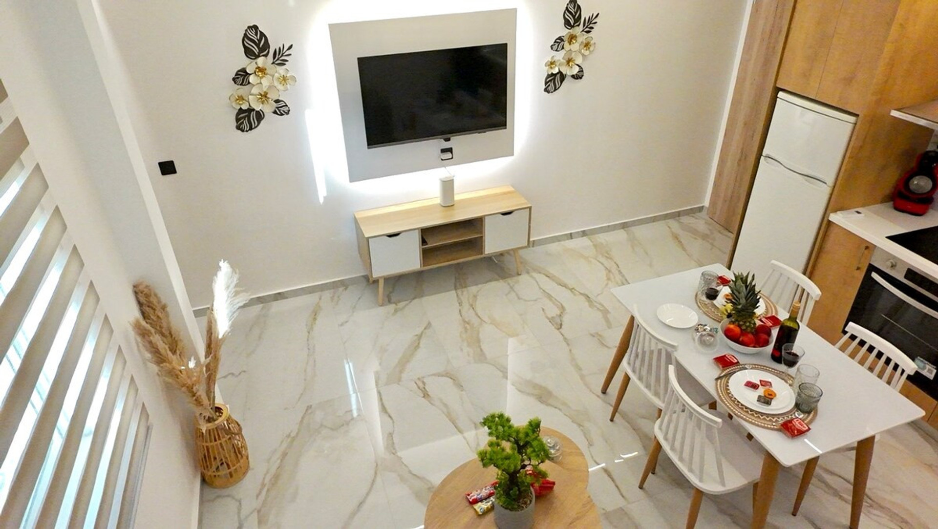 Living room image 5