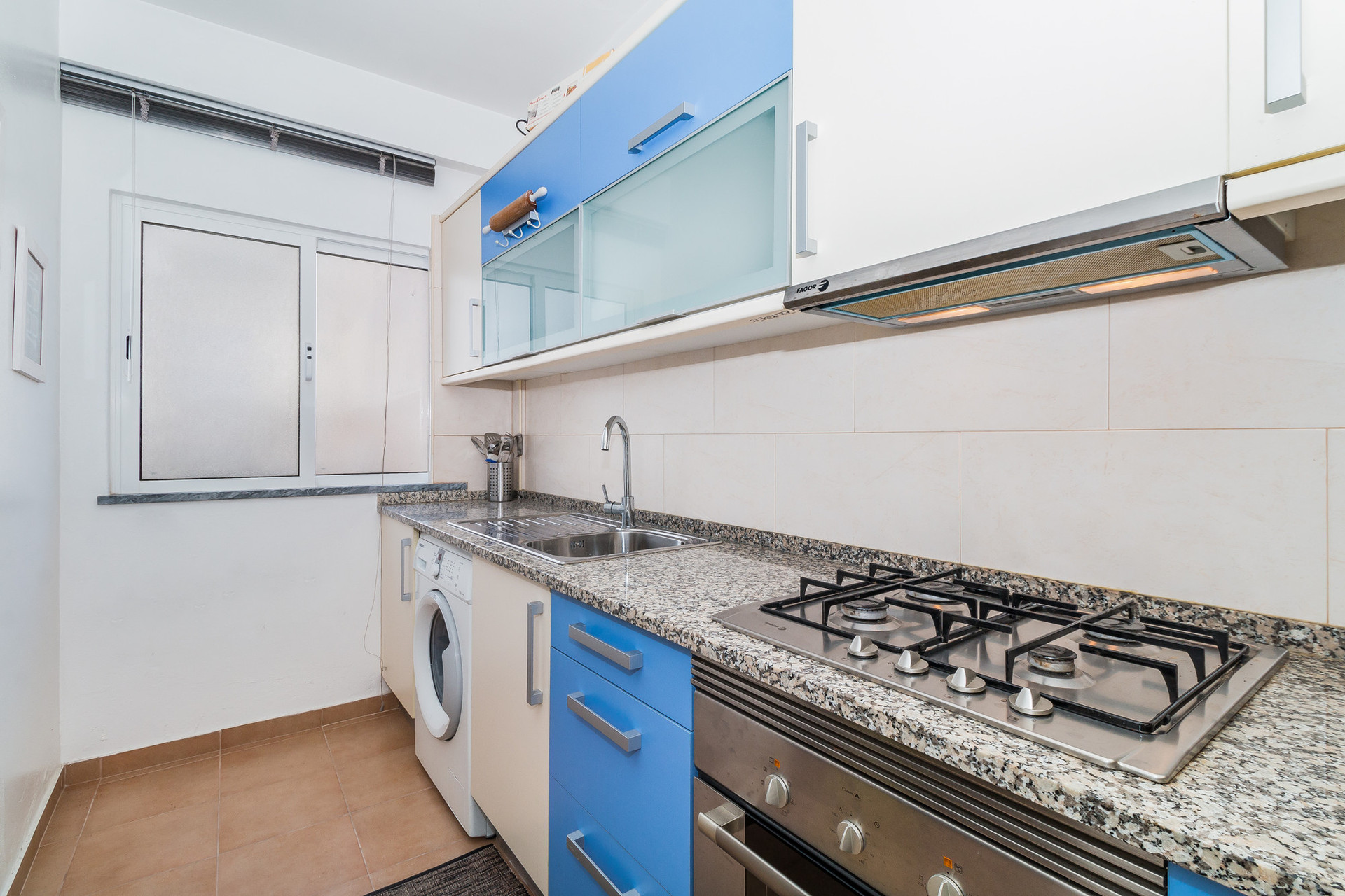 Kitchen with gas hob and washer