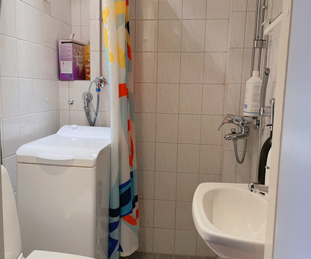 Top-Floor Studio - City Center - Fast WiFi