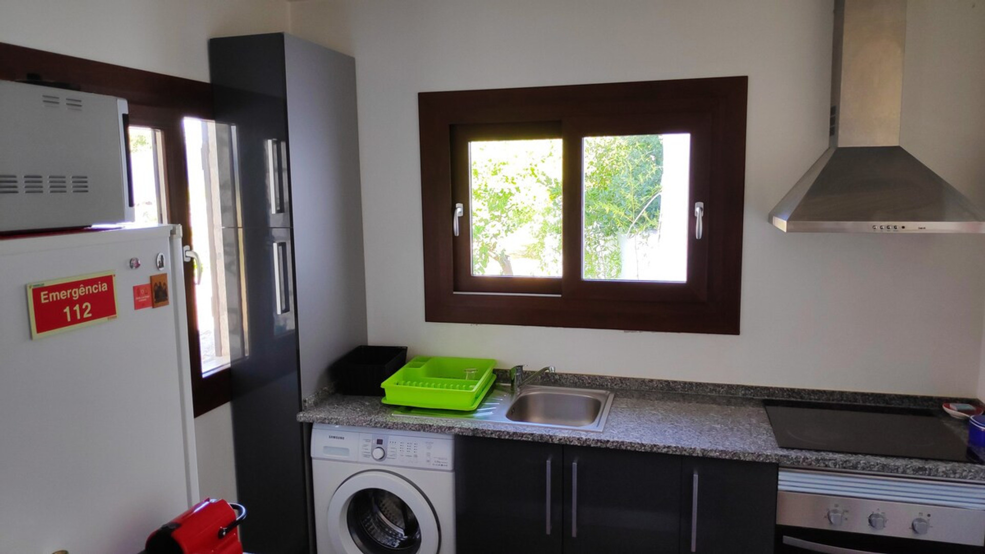 Full kitchen image 1