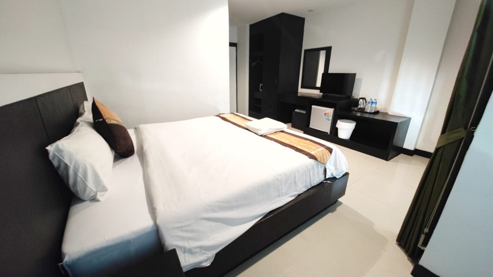 Specious Room with Queen Bed in Beach Resort preview