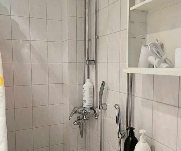 Top-Floor Studio - City Center - Fast WiFi