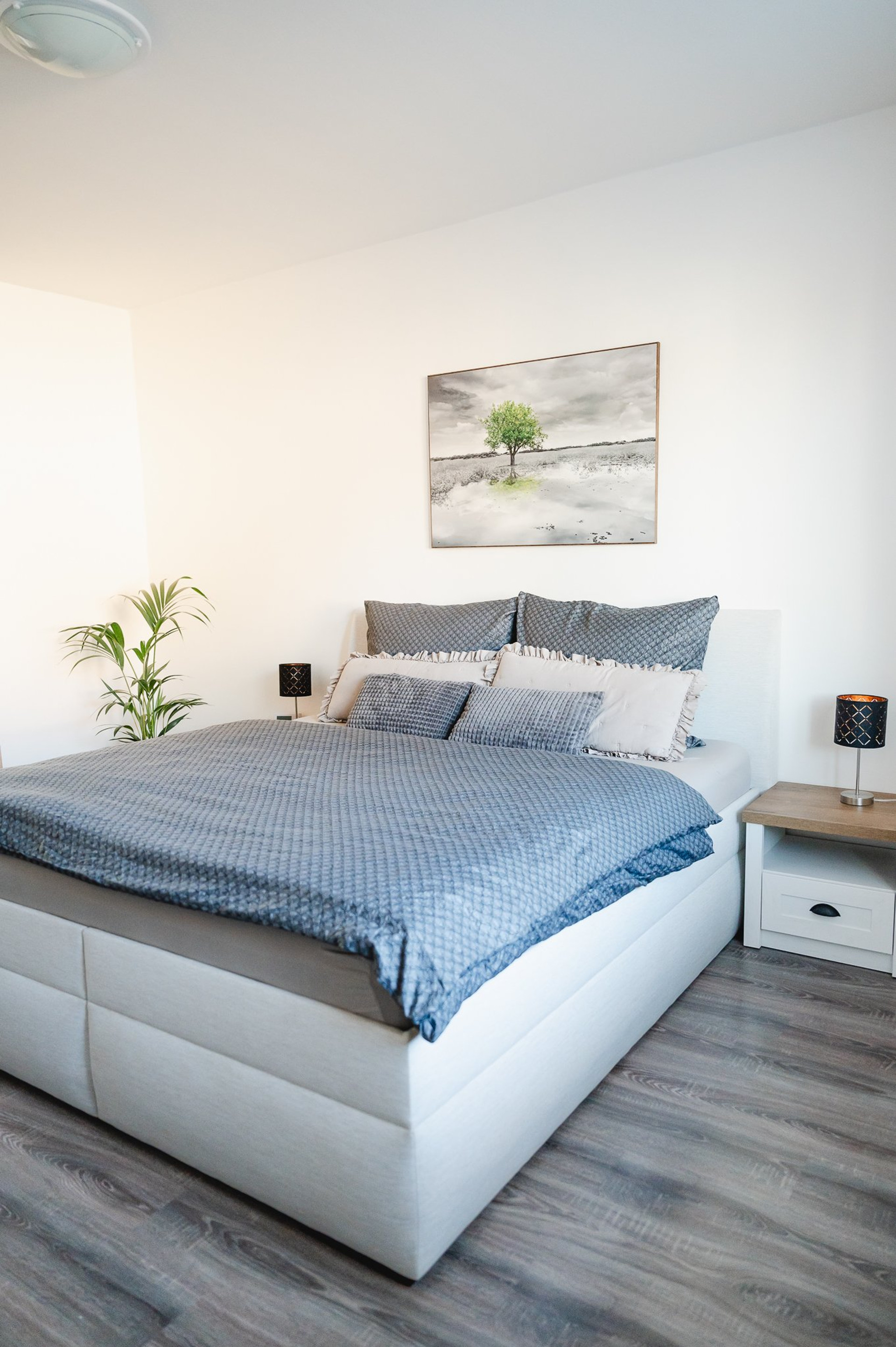 Spacious bedroom with double bed