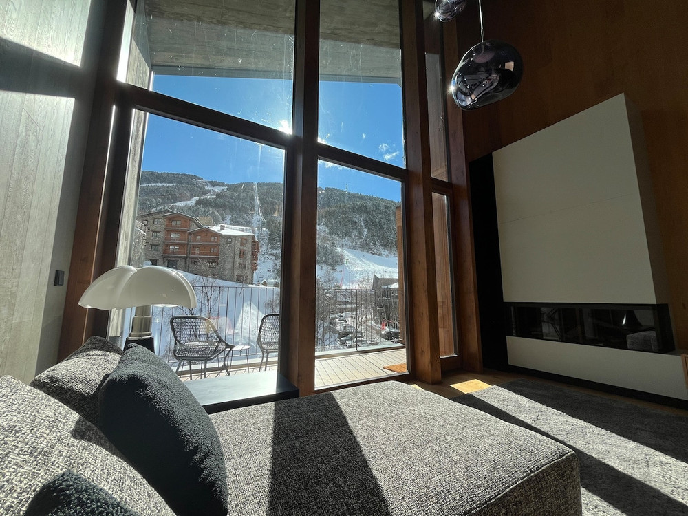 Elegant Penthouse | Spa, Parking & Views preview