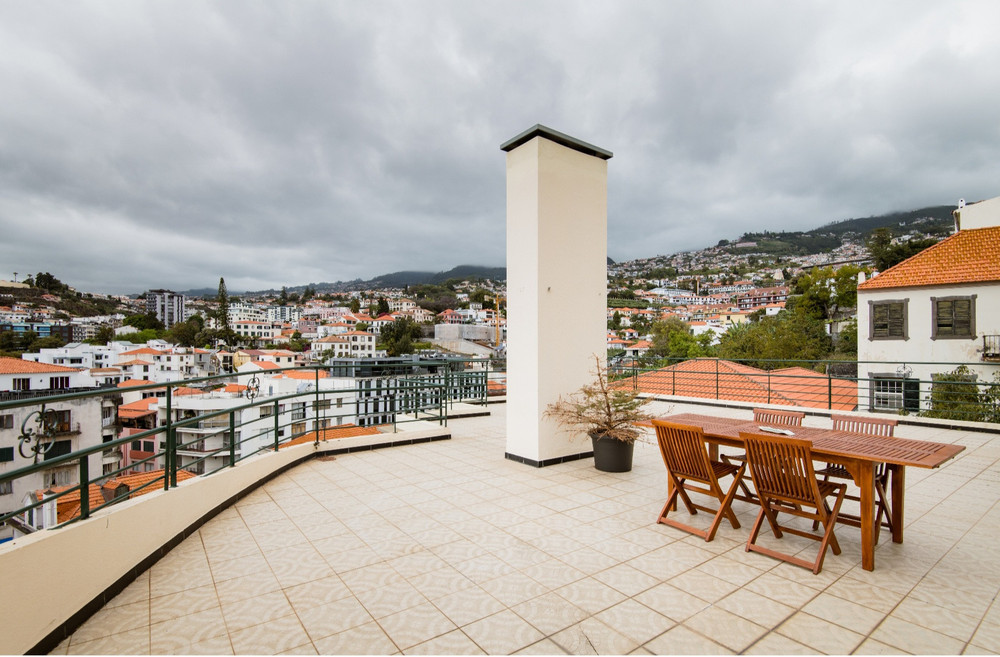 Twin room, shared WC, Funchal center