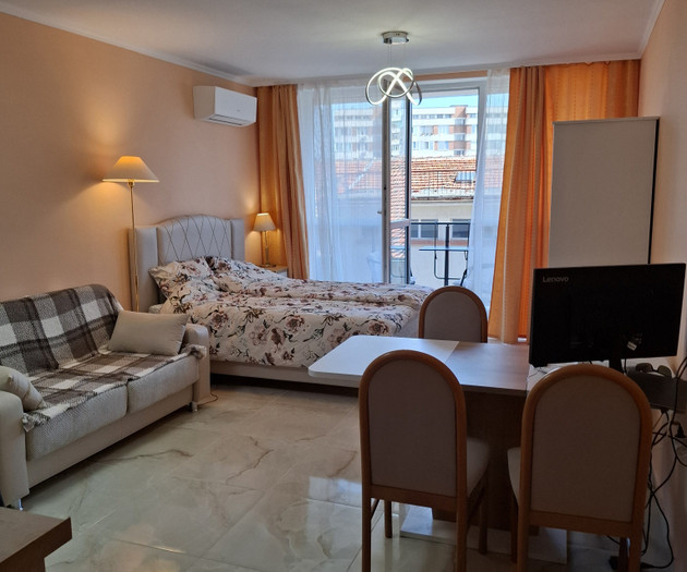 Light studio with balcony close to sea and center