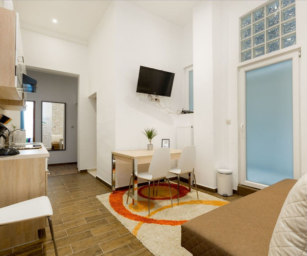 4-Bedroom Apartment with Monthly Cleaning included