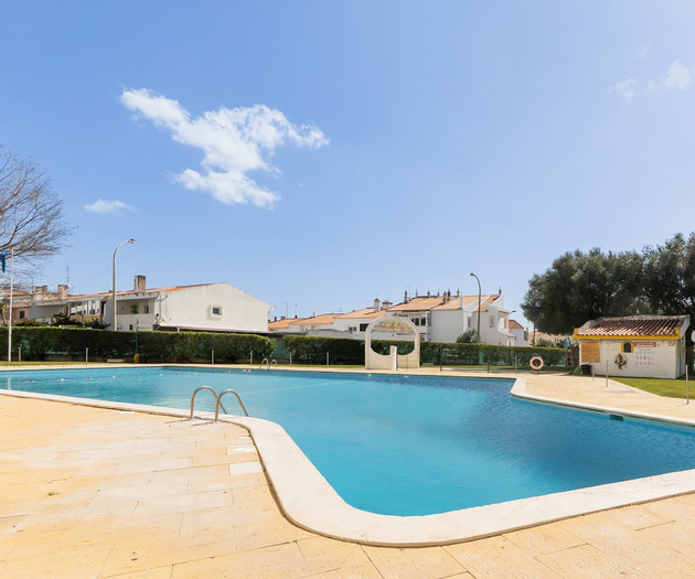 Central Apt with AC,  pool and tennis court