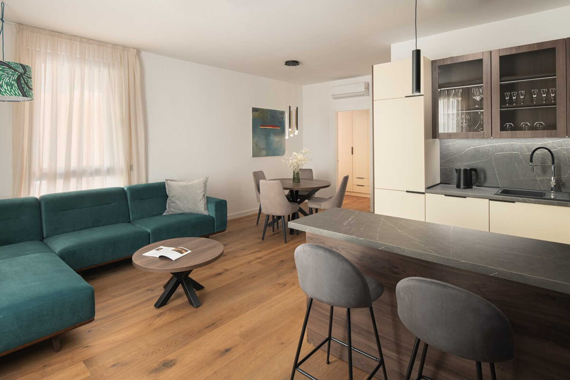 Living room image 2