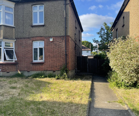 Peaceful garden flat in North London