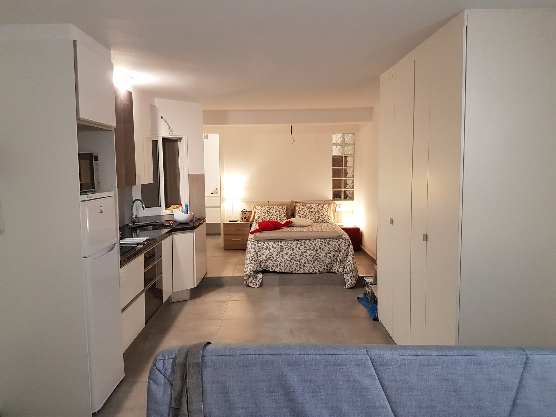 Studio layout with kitchen and bedroom