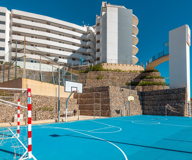 Luxury Beachfront Apt | Heated Pool, Gym & Seaview