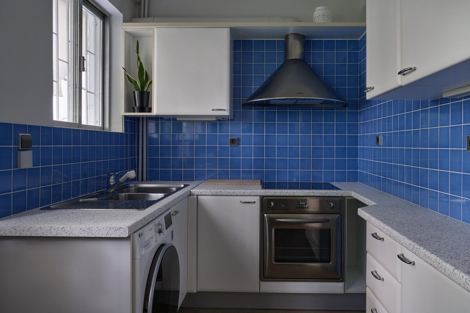 The full equipped kitchen
