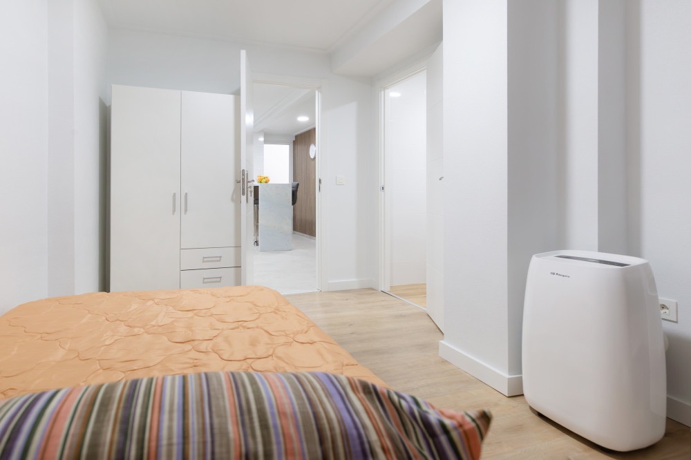 Room with private bathroom in the city center (3) preview