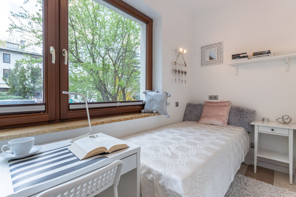 Room in 2-room flat by Metro Wilanowska in Warsaw preview