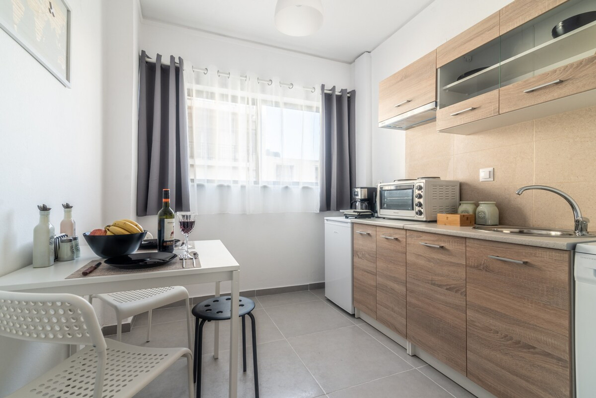 Full kitchen