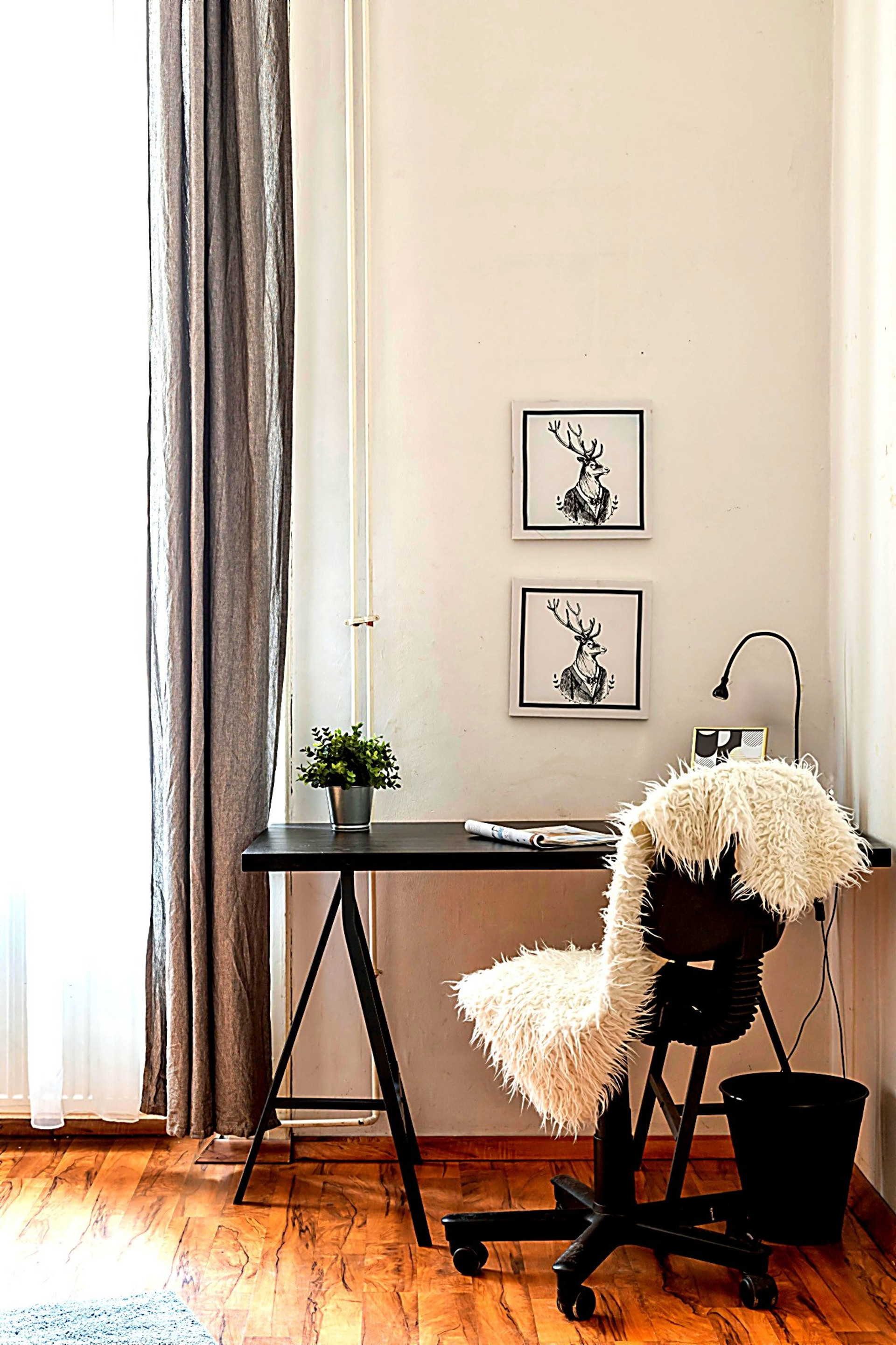 Dedicated workspace with desk and chair, ideal for remote work, studying and everyday productivity.