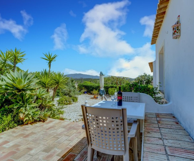 Jacarandá Apartment in Quinta Velha by LovelyStay