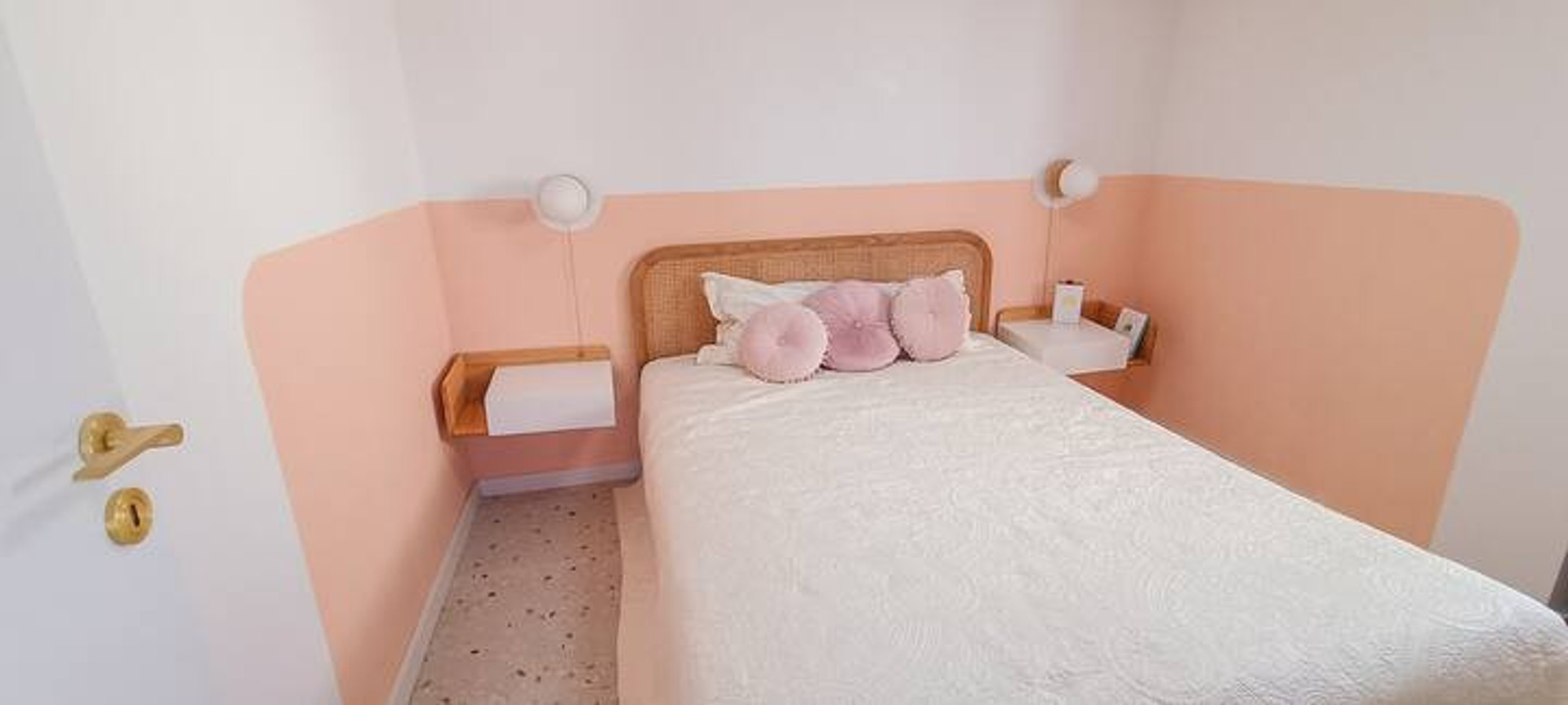 Small bedroom with pink walls