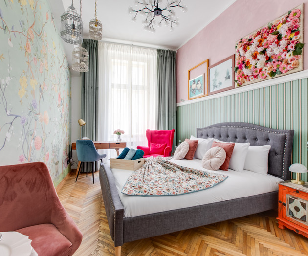 Quaint Maid's Boudoir Apartment
