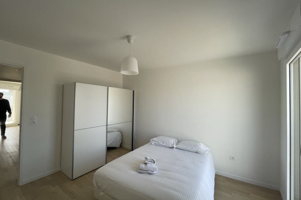 Newly refurbished 80 square meters with parking an