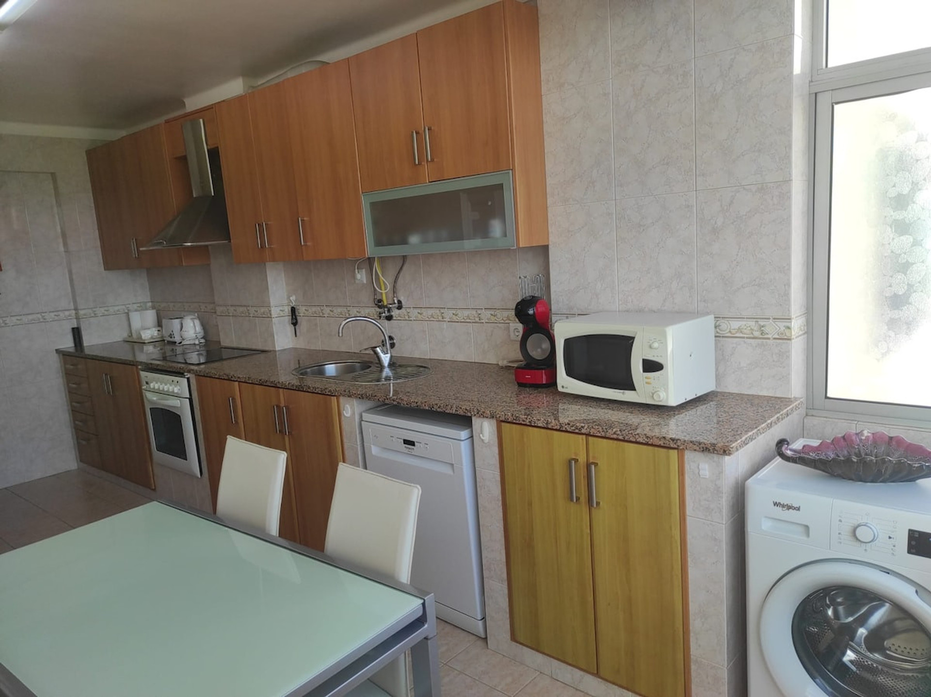 Full kitchen