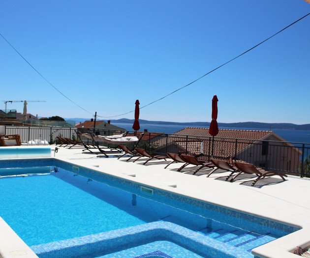 Family apartment with sea view, heated pool 7